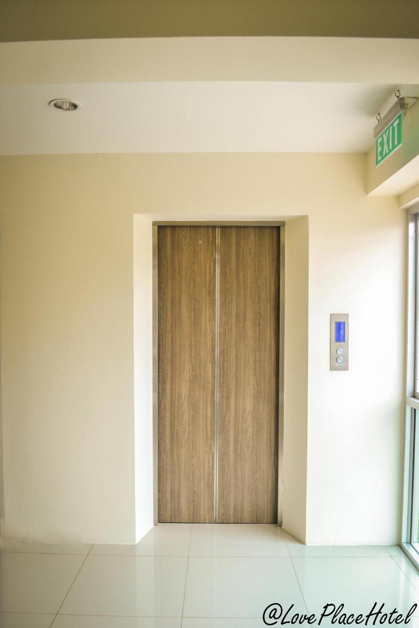 Sixty Star Love Place Hotel Бангкок Экстерьер фото