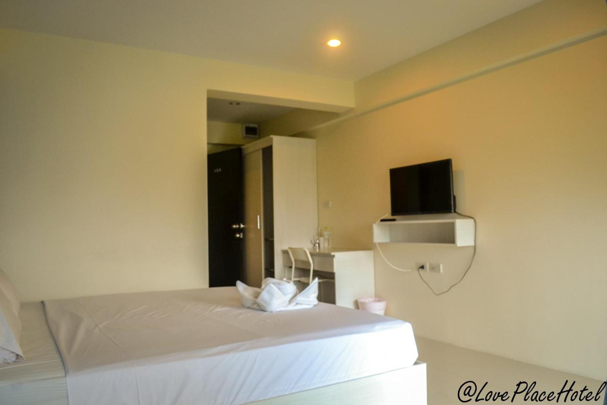 Sixty Star Love Place Hotel Бангкок Экстерьер фото